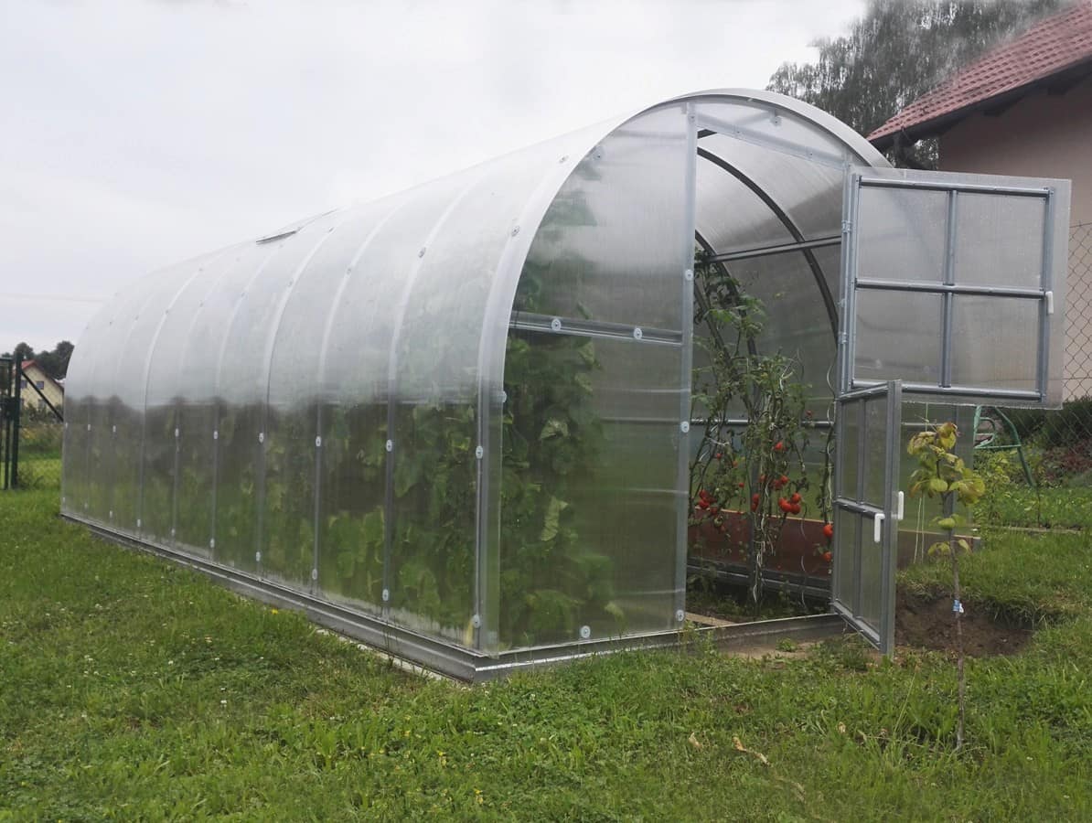 Polikarbonatni vrtni plastenik Gardentec 6 mm – čelična konstrukcija i UV zaštita