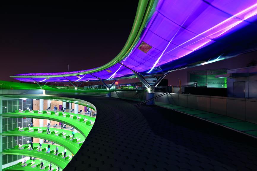 Zenith Sports Club u Seulu s futurističkim Danpal LED krovom, 1.260 m², višeslojna struktura u obliku letećeg tanjura