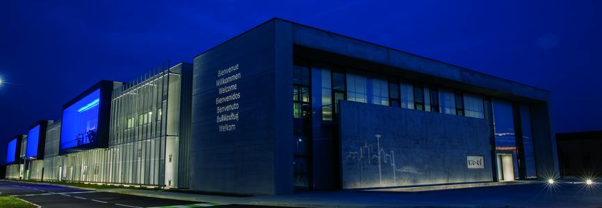 Industrijski objekt u Satolas-et-Bonce s Danpatherm Ice panelima, 585 m², LED osvjetljenje u podnožju